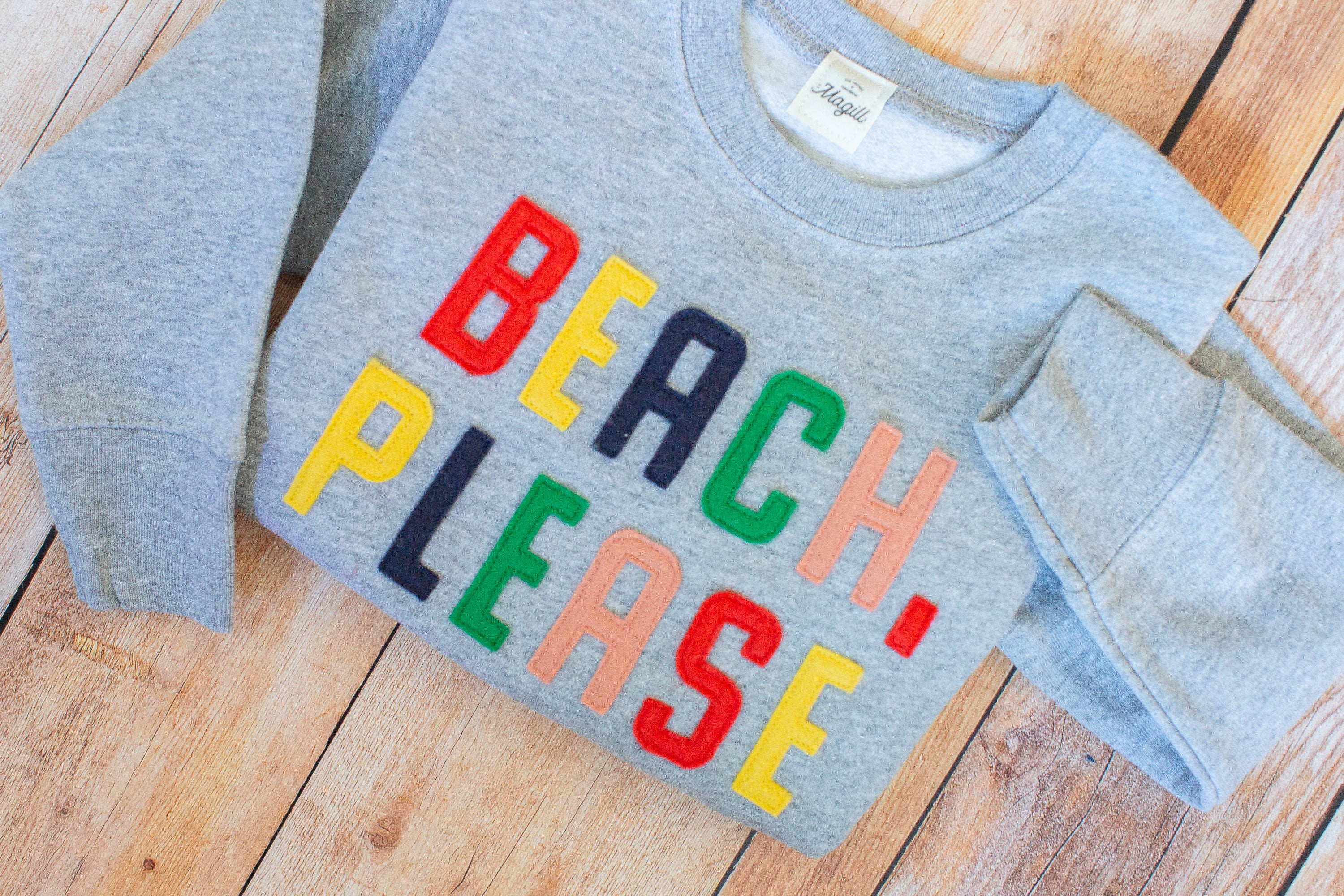 Kids hot sale rainbow sweatshirt